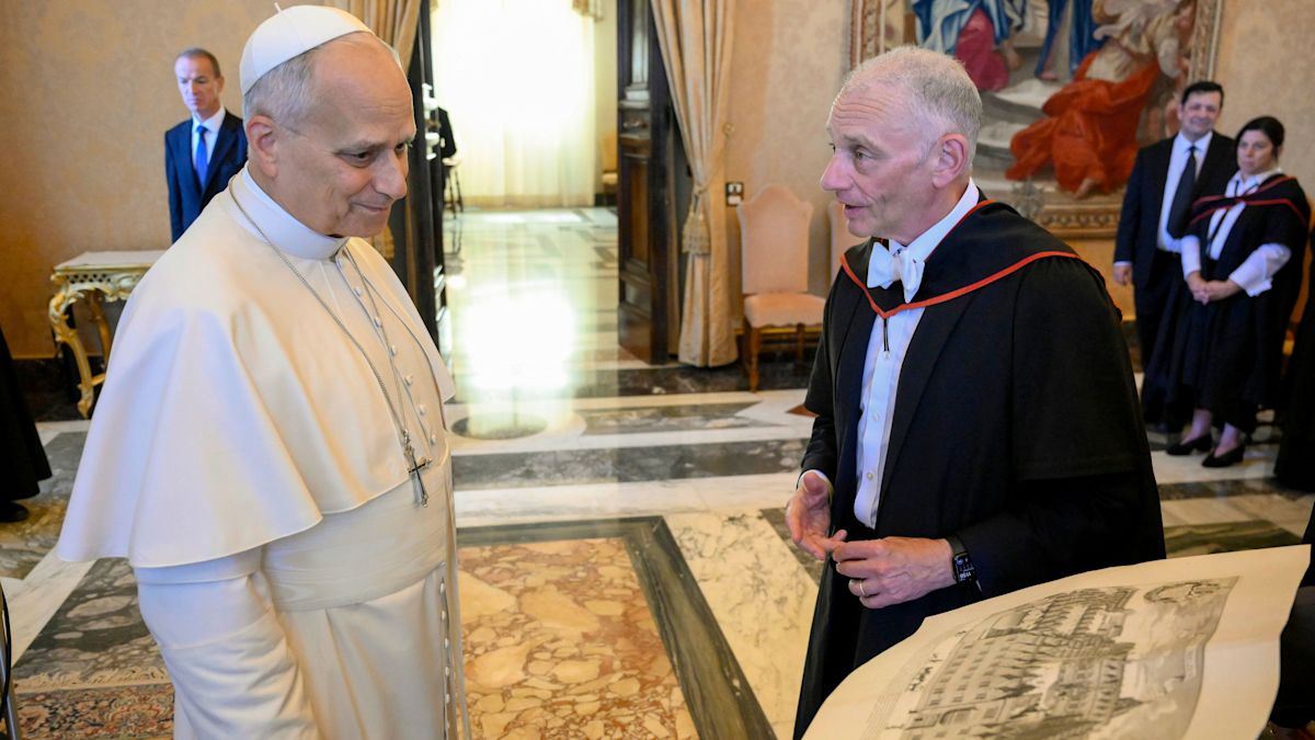 'Seek truth courageously' Pope urges Oxford college