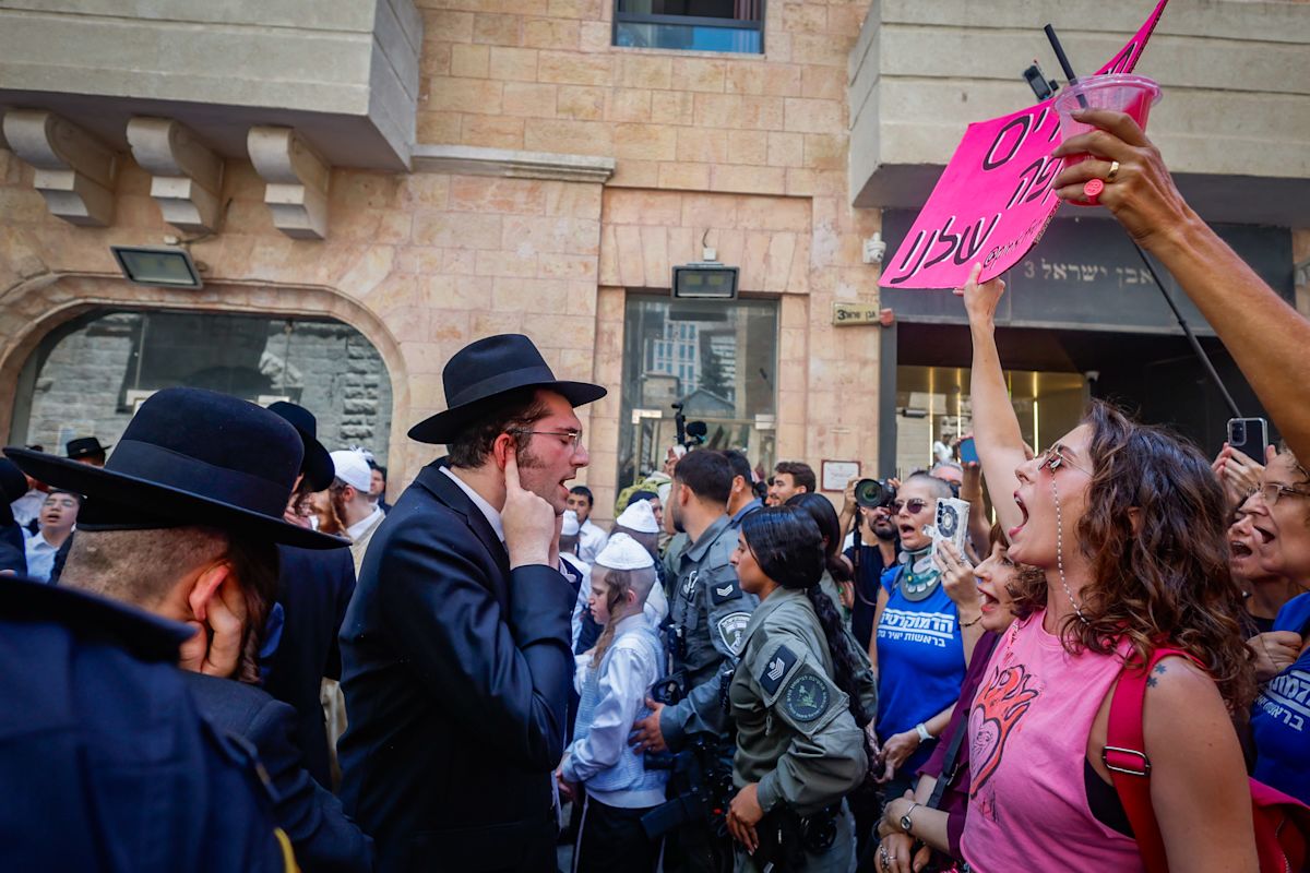 Jerusalem's Basimta Cafe may decide to close on Shabbat amid weekly haredi protests