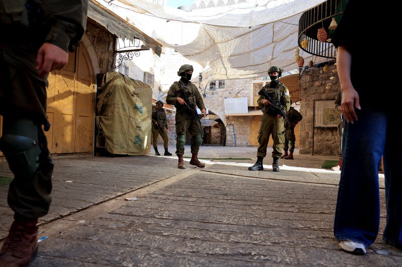 UK, France and Canada sanction Israeli West Bank settlements, in support for two-state solution