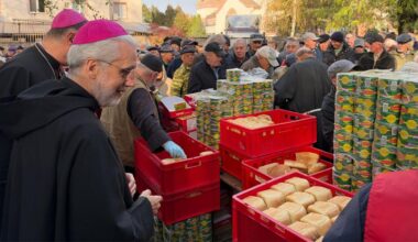 Pope's charity reaches children waiting alone in line for bread in Ukraine