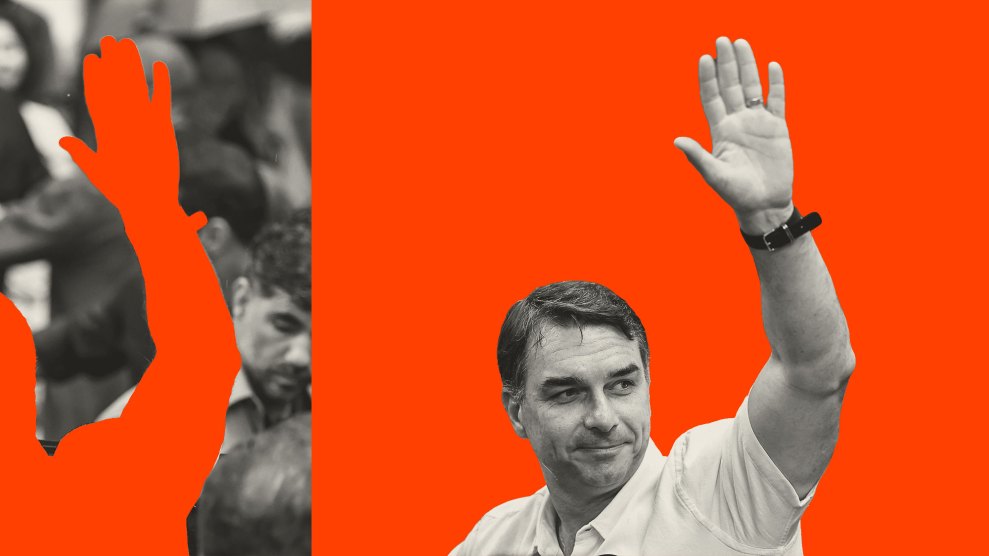 Flávio Bolsonaro raises his hand in a wave against a bright orange backdrop, set beside a black-and-white photo of a crowd.